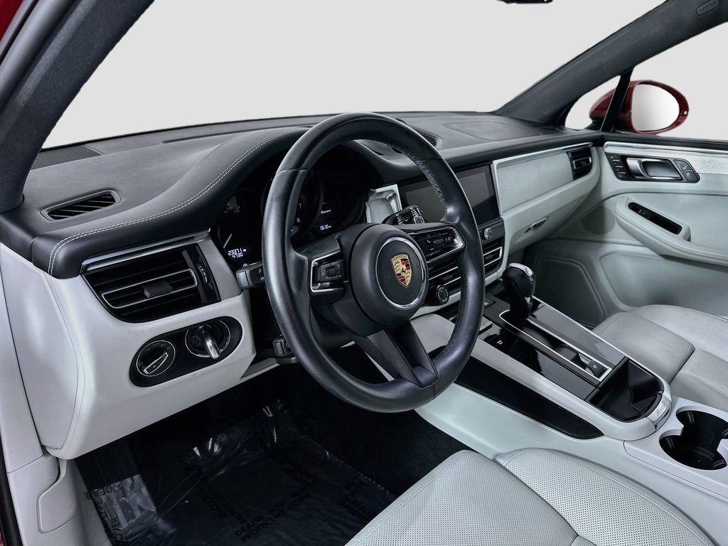 Certified 2023 Porsche Macan AWD/4WD image 4
