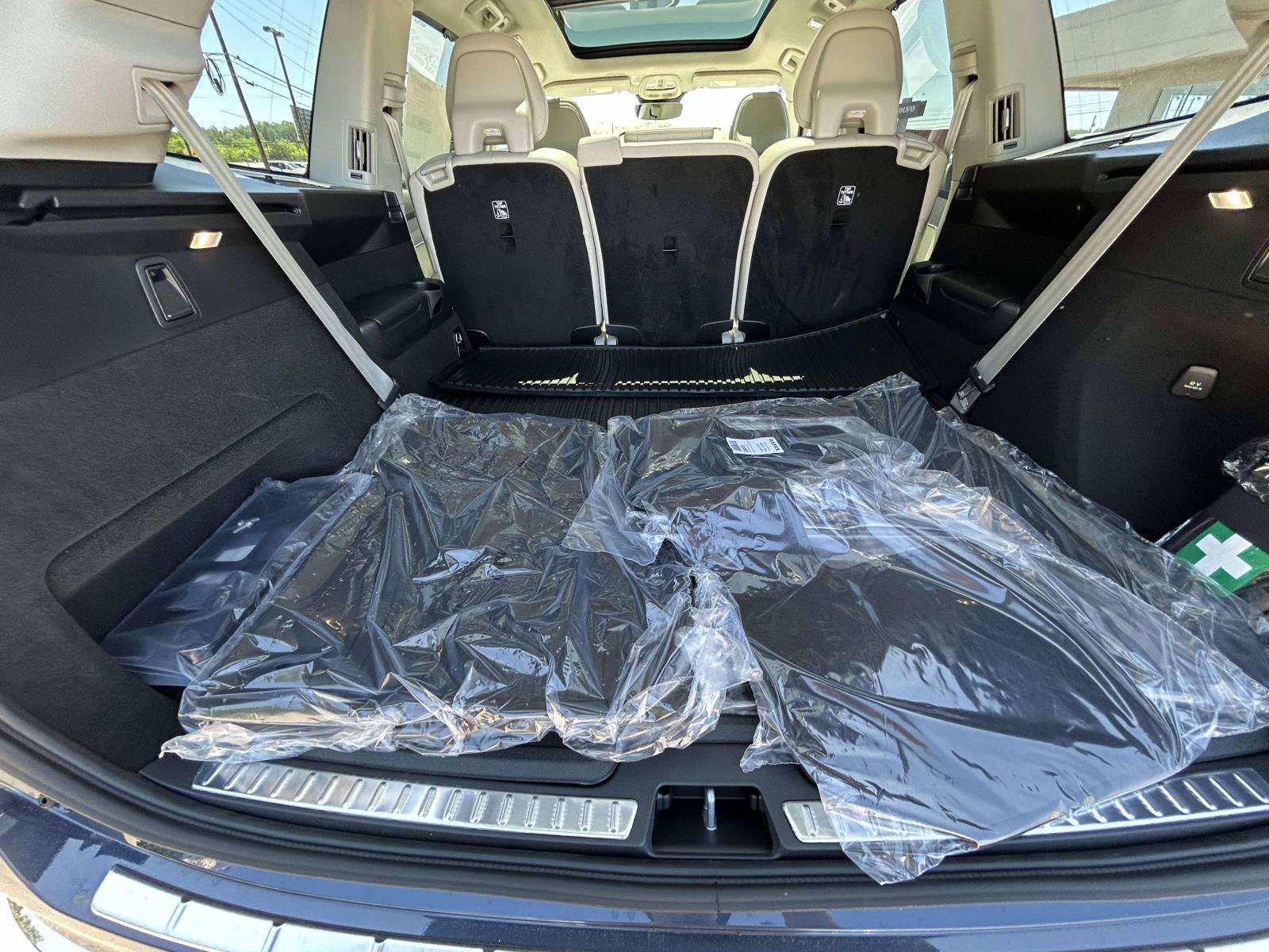 New 2026 Volvo XC90 T8 Ultra w/ Protection Package Premier AWD/4WD image 18
