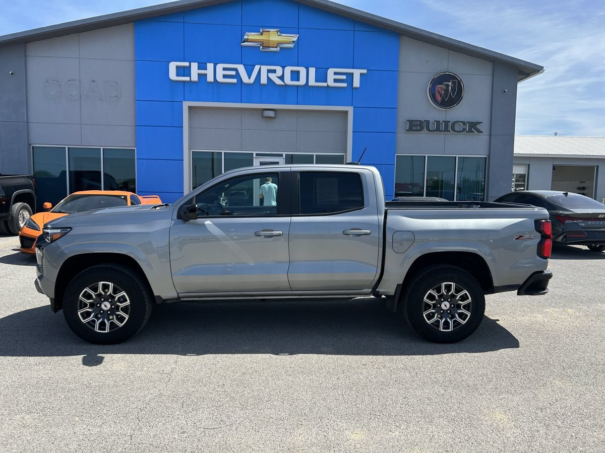 Used 2023 Chevrolet Colorado Z71 w/ Z71 Convenience Package 2 AWD/4WD image 4