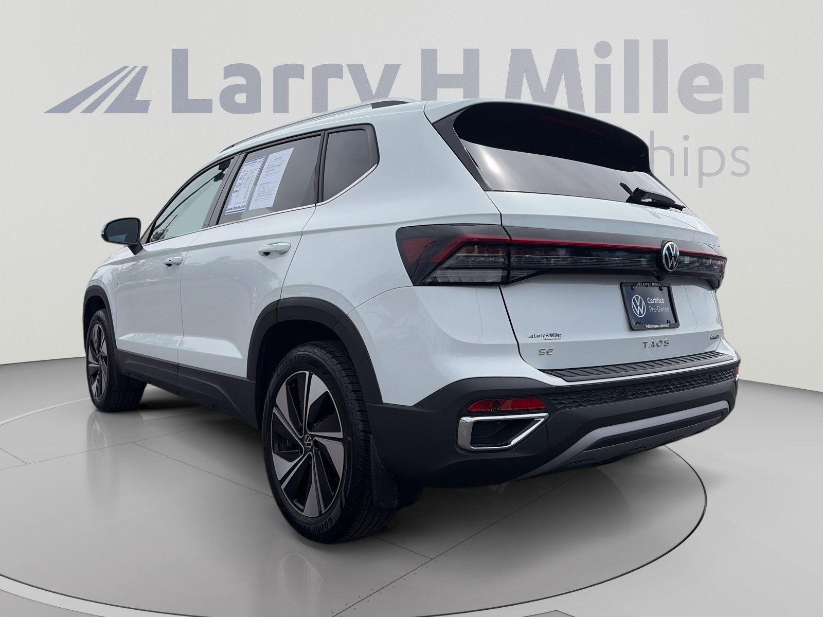 Certified 2025 Volkswagen Taos SE AWD/4WD image 7