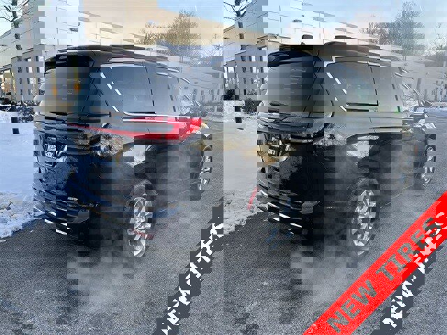 Certified 2022 Chrysler Pacifica Touring-L image 8