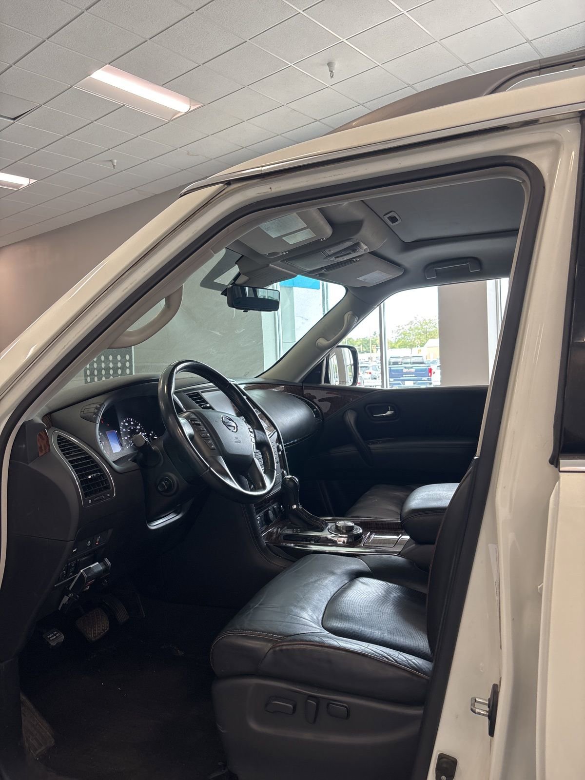 Used 2018 Nissan Armada Platinum image 1
