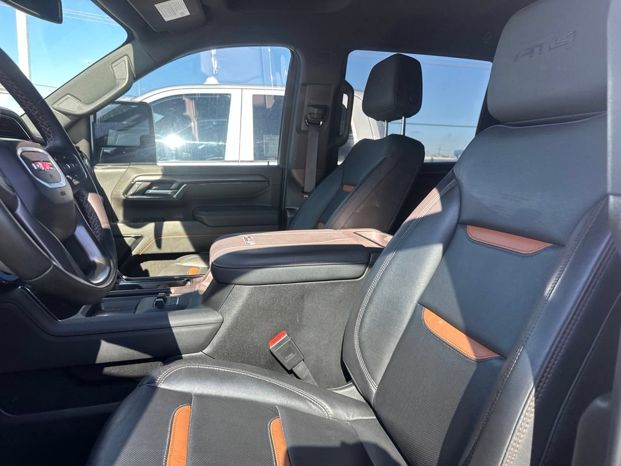 Used 2025 GMC Sierra 2500 AT4 AWD/4WD image 8