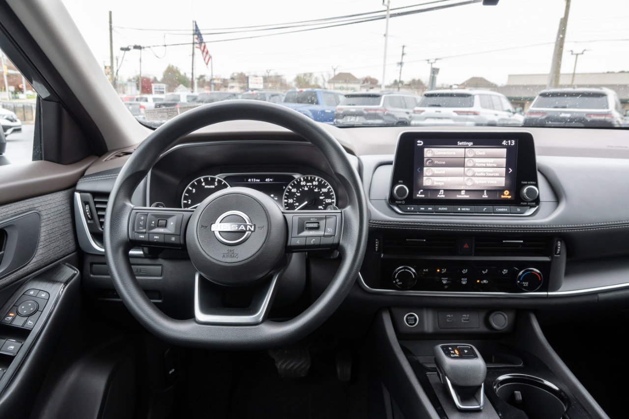 Used 2023 Nissan Rogue S image 22