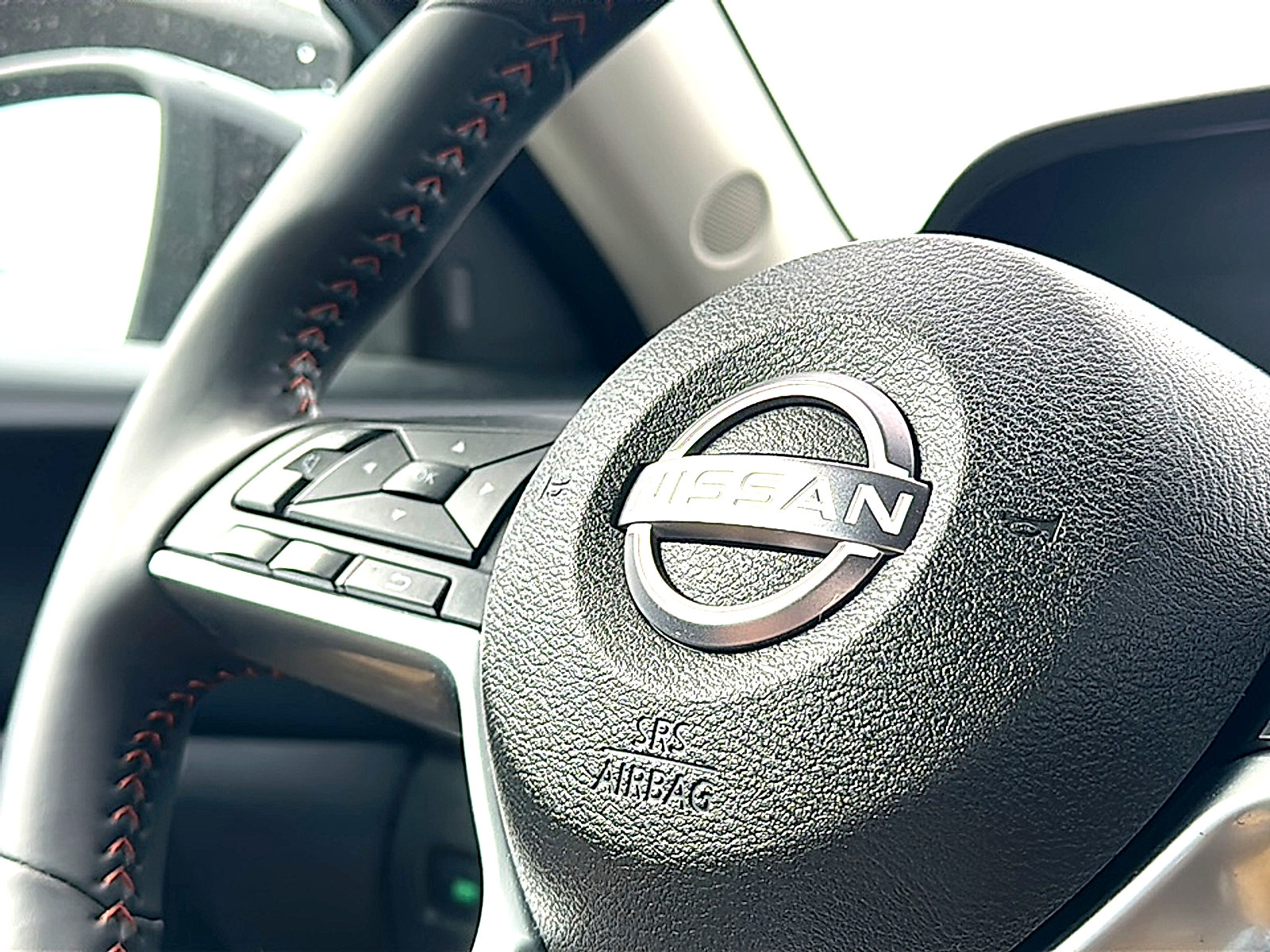 Used 2025 Nissan Sentra SR FWD image 30