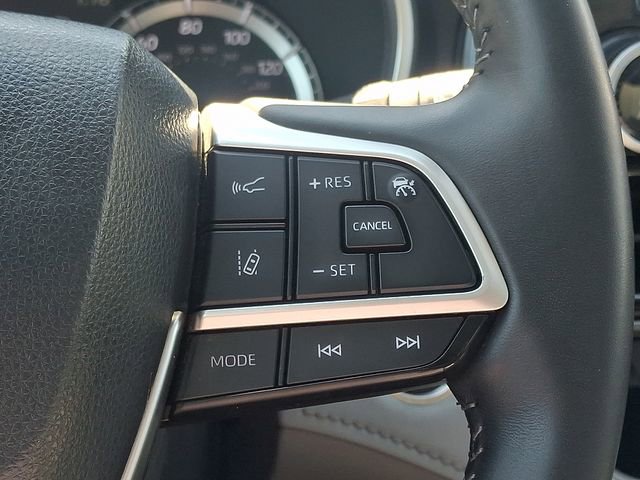 Used 2023 Toyota Highlander XLE image 23