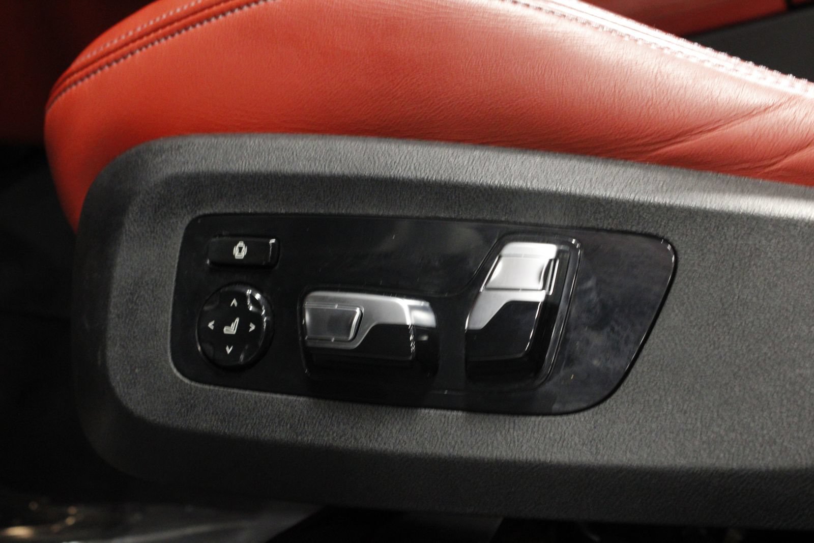 Used 2024 BMW X6 M Competition w/ Executive Package AWD/4WD image 31