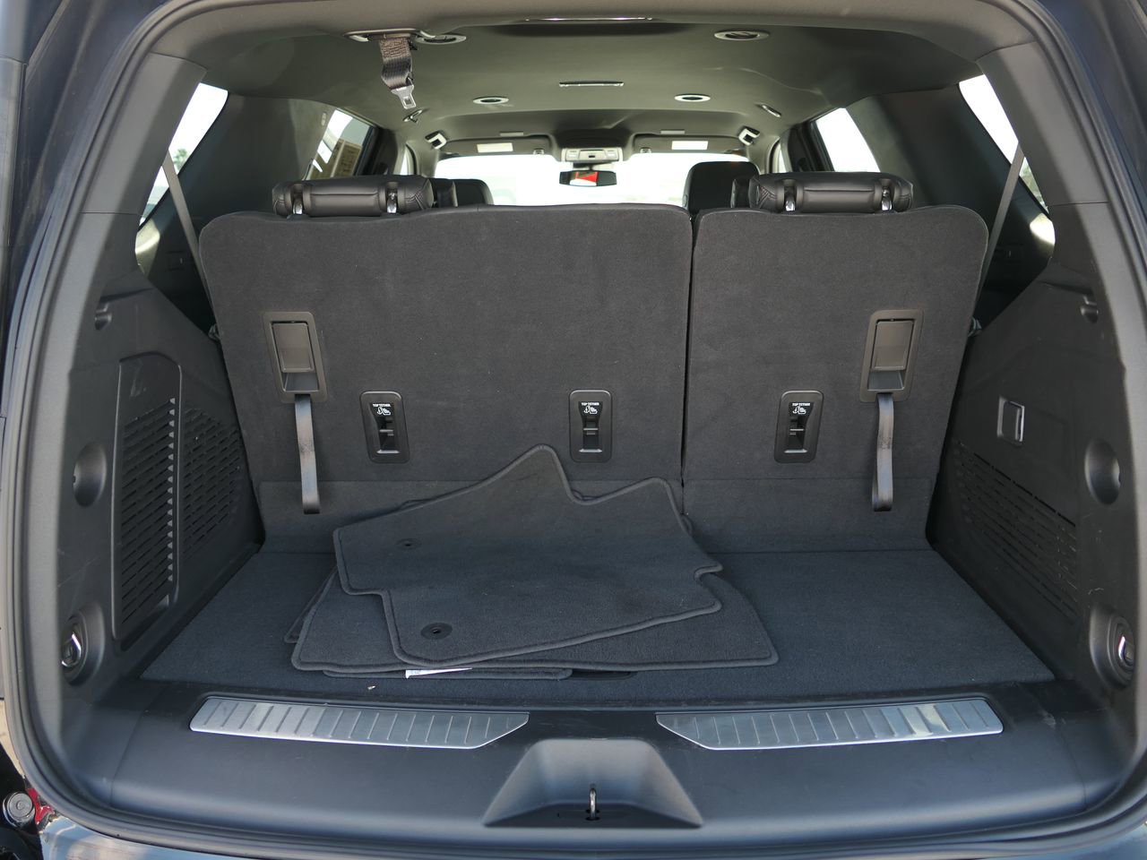 Used 2025 Chevrolet Tahoe RST image 28