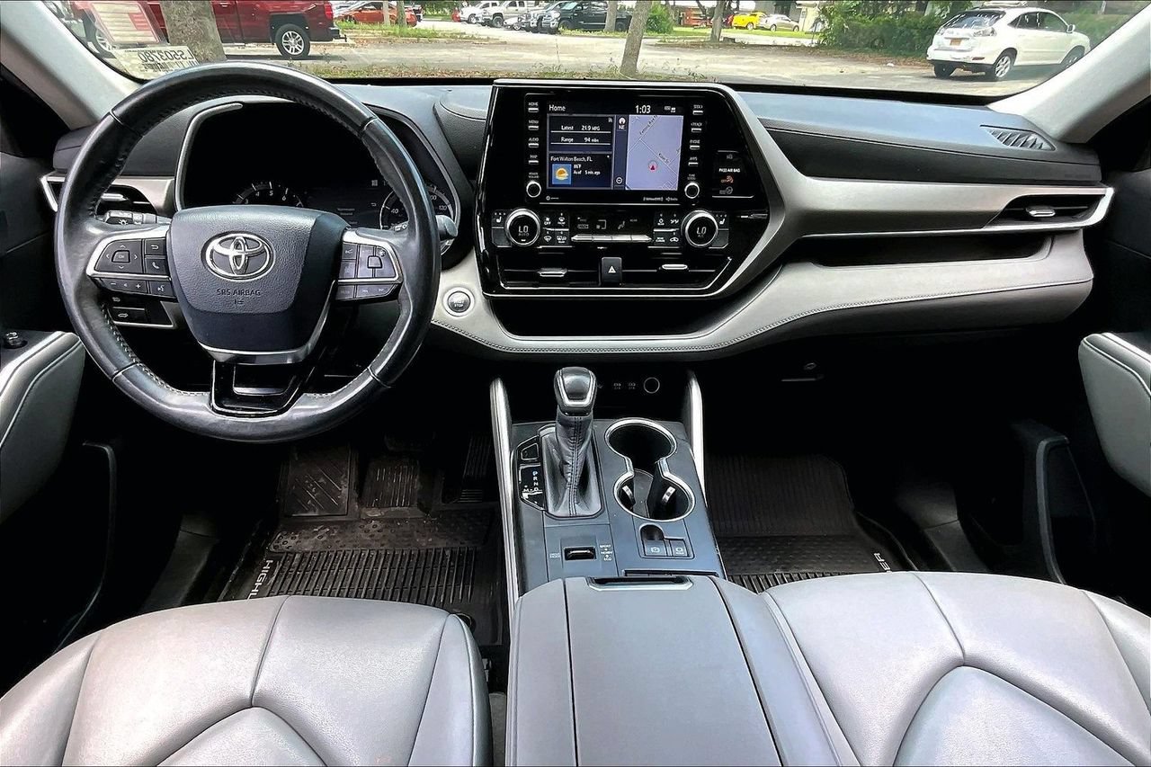 Used 2020 Toyota Highlander XLE FWD image 7
