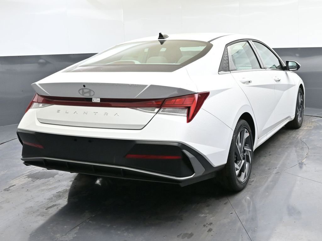 Certified 2025 Hyundai Elantra SEL image 5