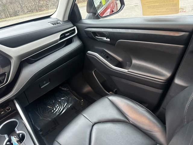Used 2020 Toyota Highlander XLE image 23