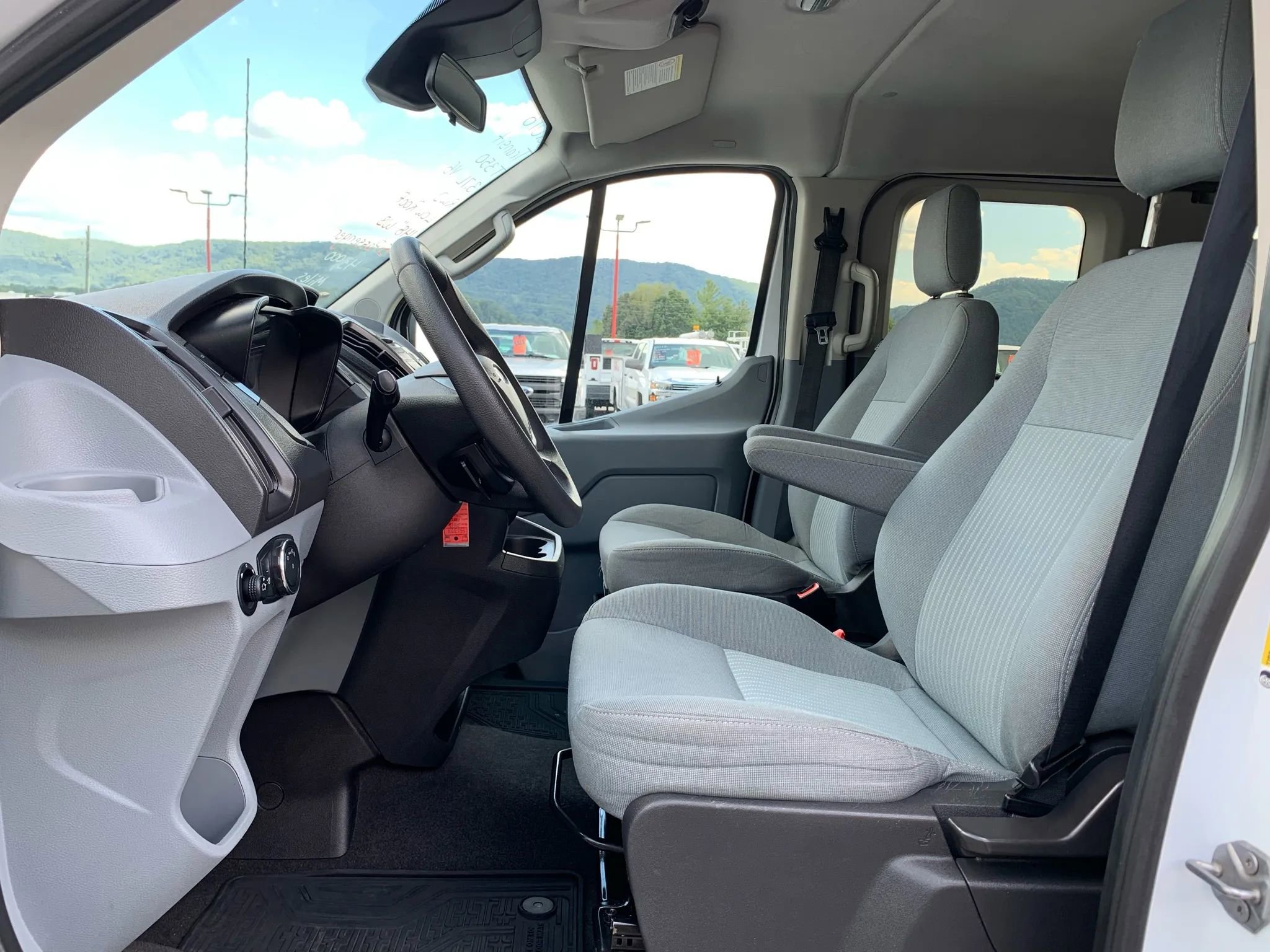 Used 2016 Ford Transit 350 XLT RWD image 9