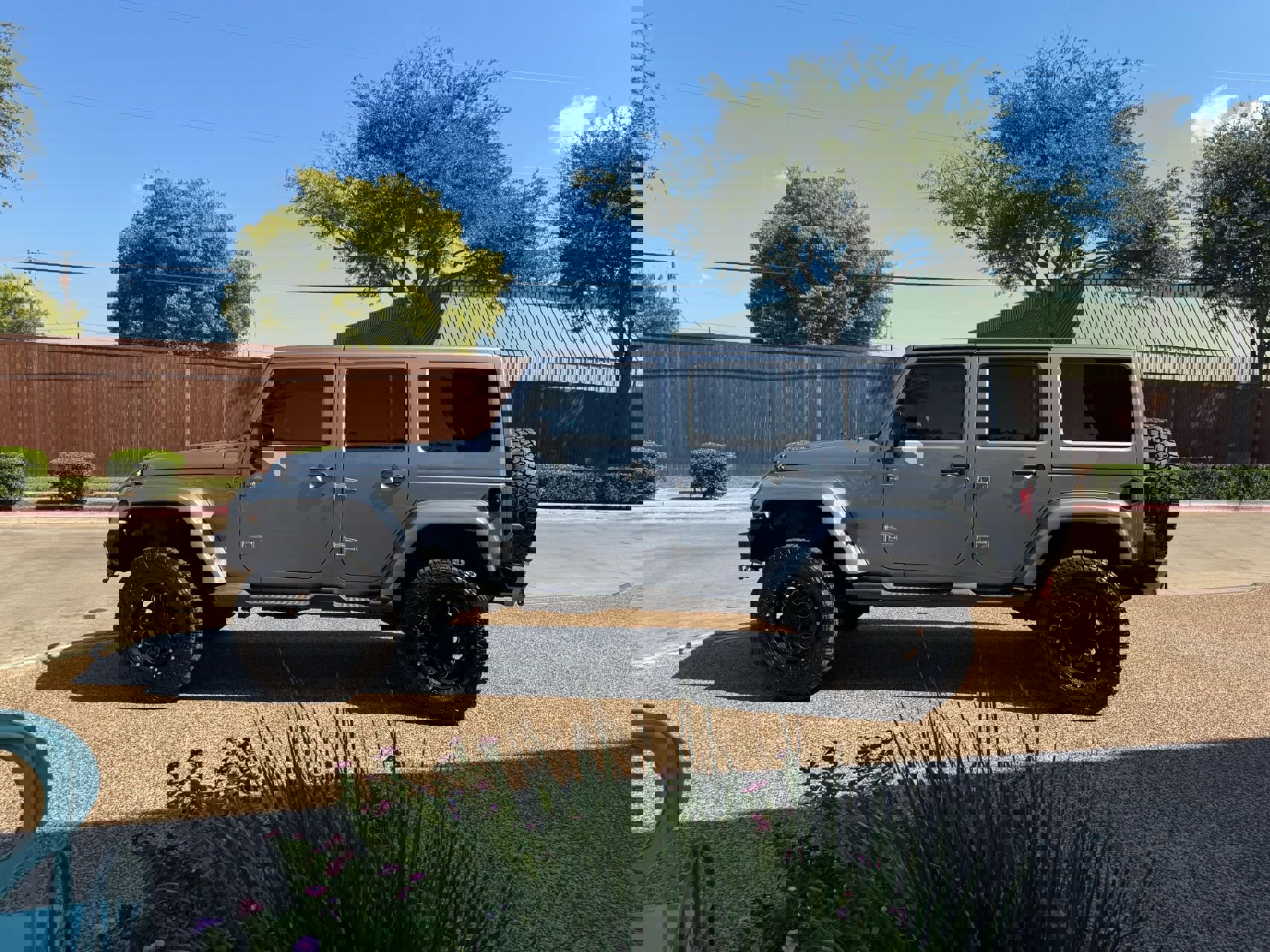 Used 2013 Jeep Wrangler Unlimited Sahara w/ Connectivity Group image 11