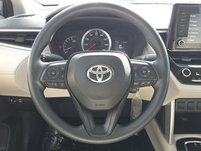 Used 2022 Toyota Corolla Cross L image 9