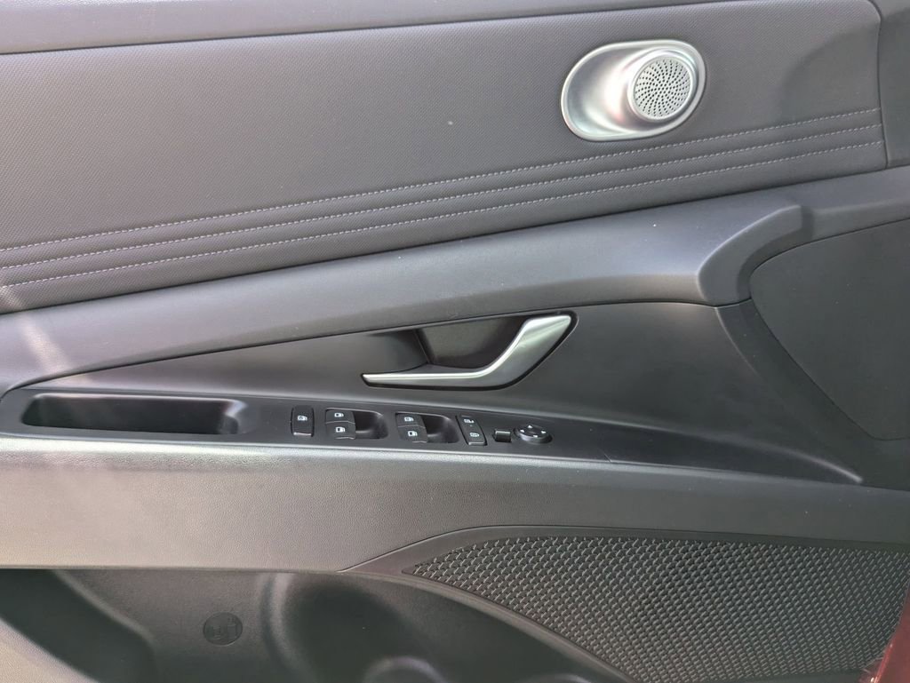 Used 2025 Hyundai Elantra SEL FWD image 11