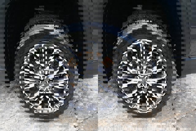 Used 2022 Jeep Grand Cherokee L Laredo image 13