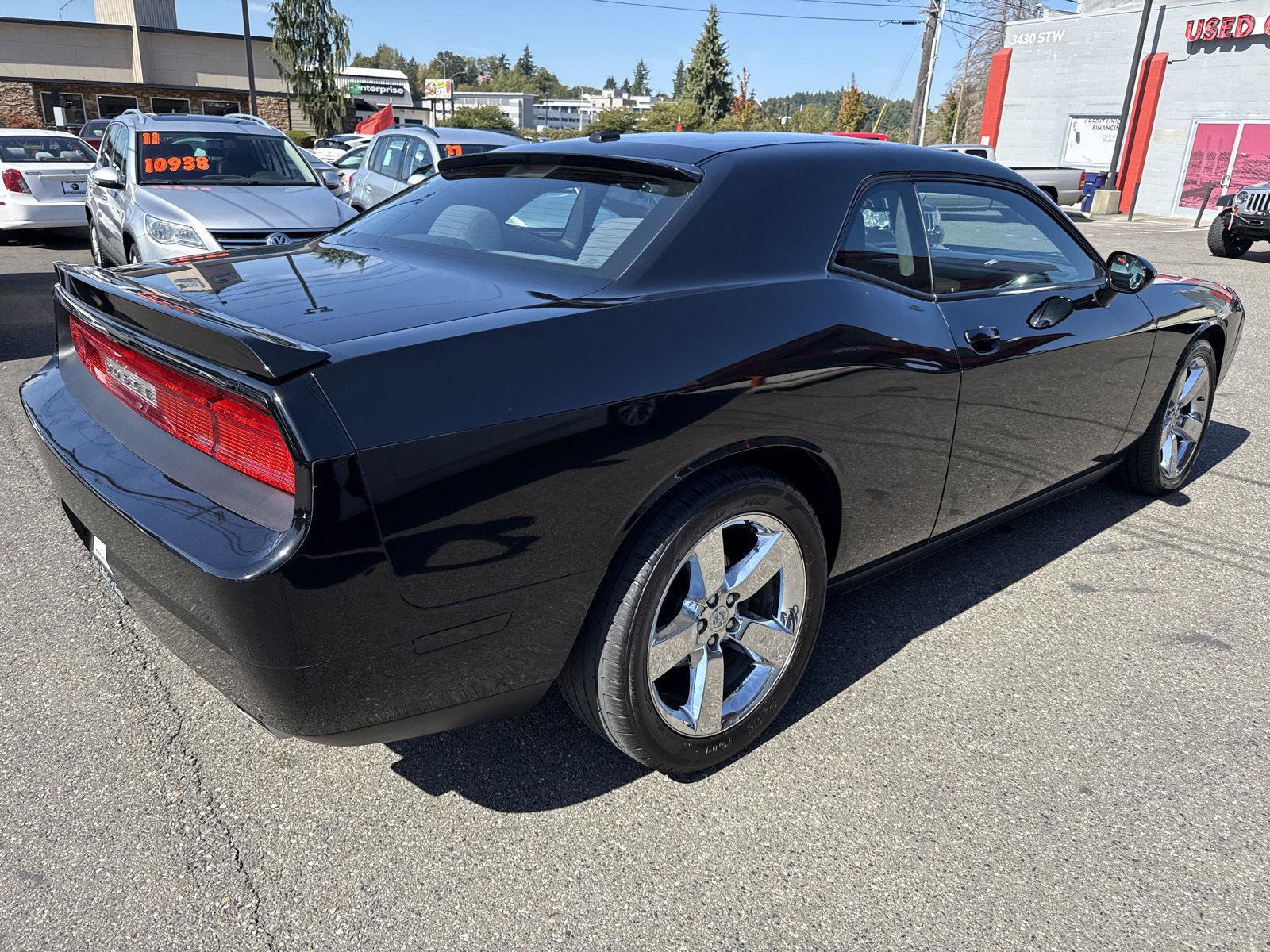 Used 2012 Dodge Challenger R/T image 7