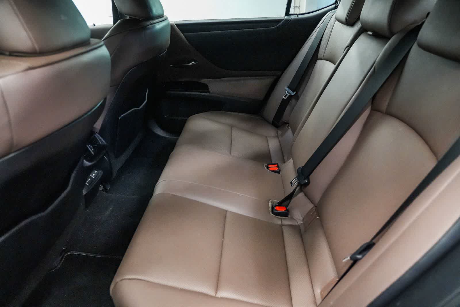 Used 2024 Lexus ES 300h w/ Premium Package FWD image 19