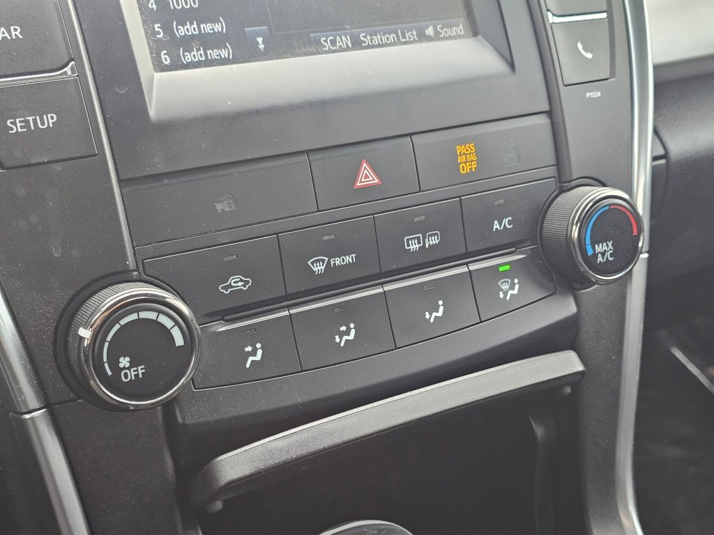 Used 2016 Toyota Camry SE FWD image 8