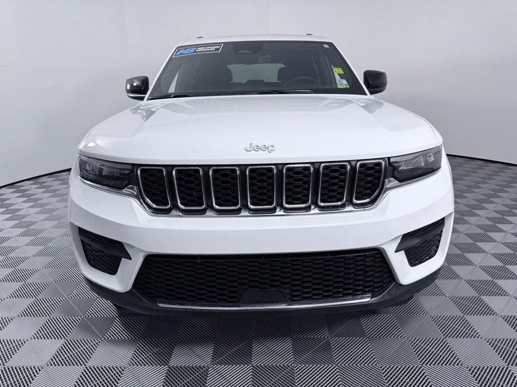 Used 2025 Jeep Grand Cherokee Laredo X w/ Luxury Tech Group I image 3