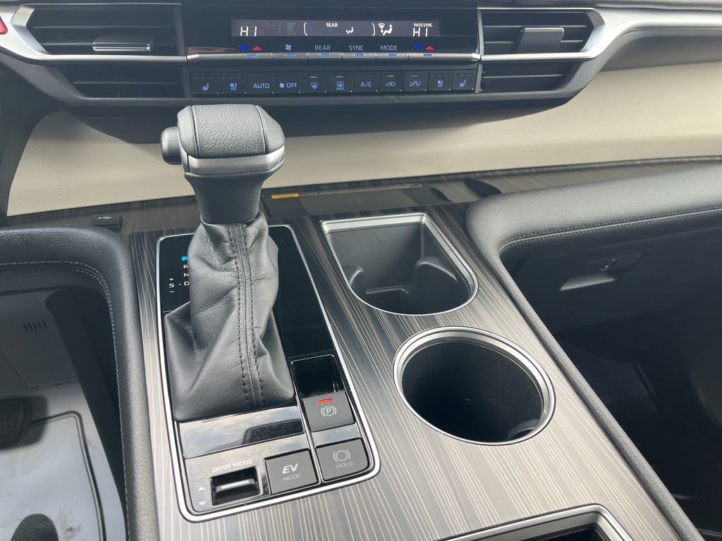 Certified 2022 Toyota Sienna Platinum image 20