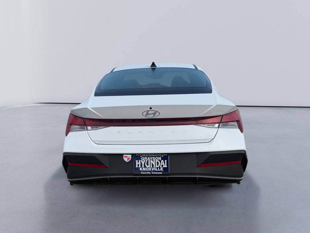 New 2026 Hyundai Elantra SE FWD image 4