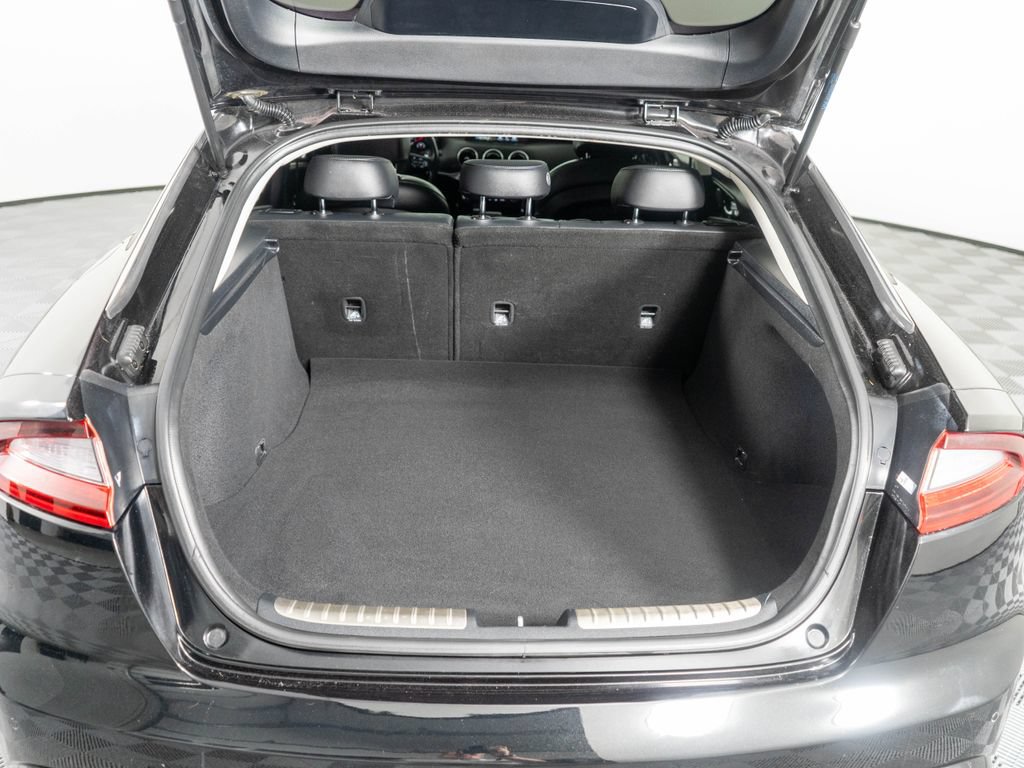 Used 2018 Kia Stinger Premium RWD image 29