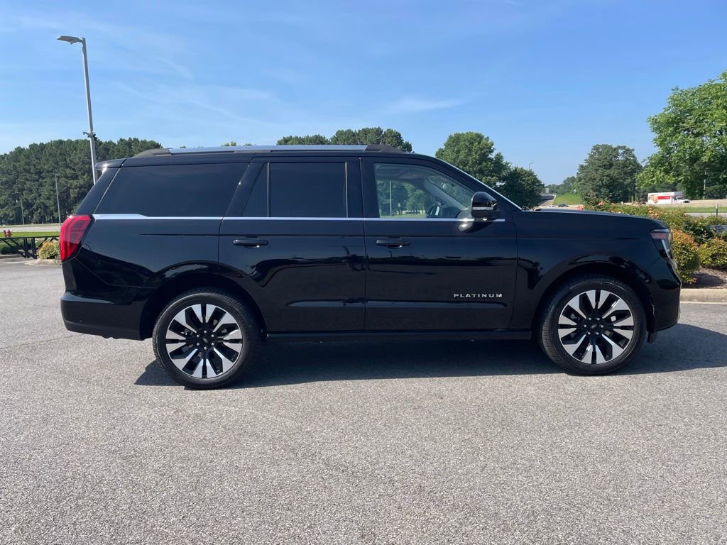 Used 2025 Ford Expedition Platinum w/ Driver's Package AWD/4WD image 9