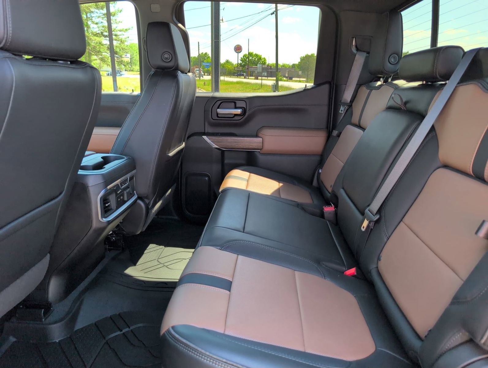 Used 2021 Chevrolet Silverado 1500 High Country w/ Technology Package image 31