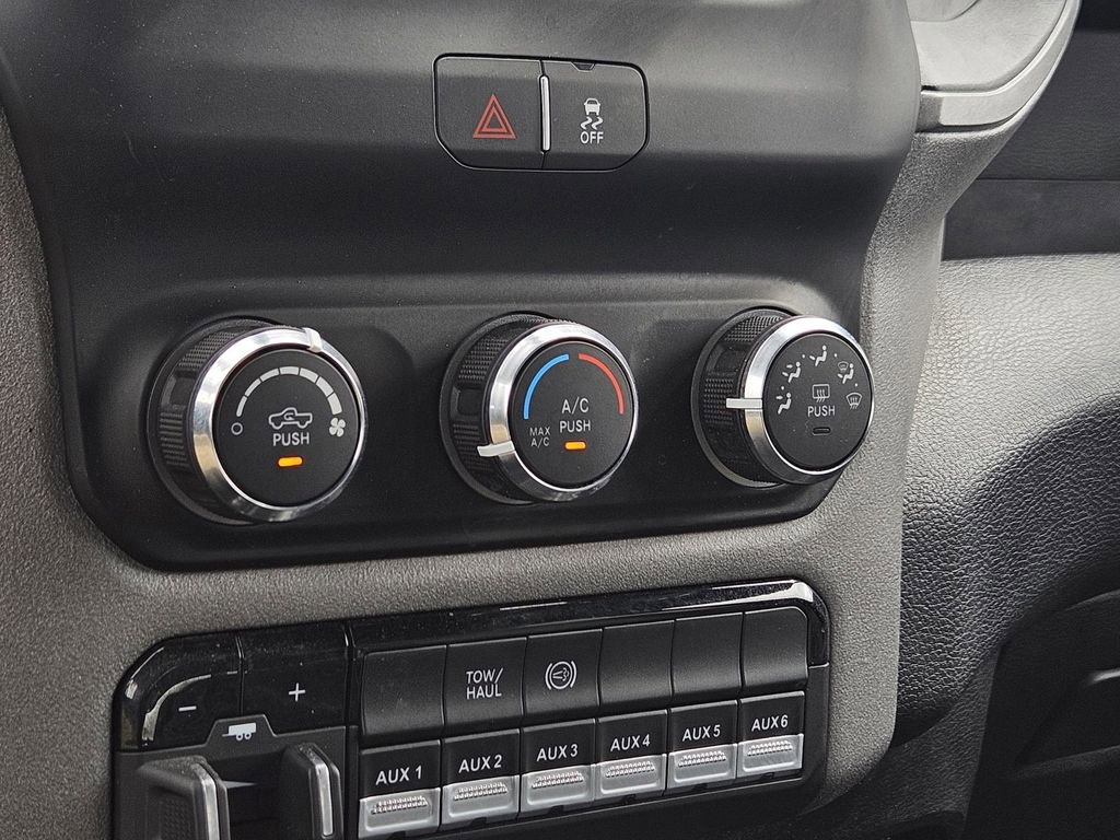 Used 2024 RAM 3500 Tradesman w/ Chrome Appearance Group image 23