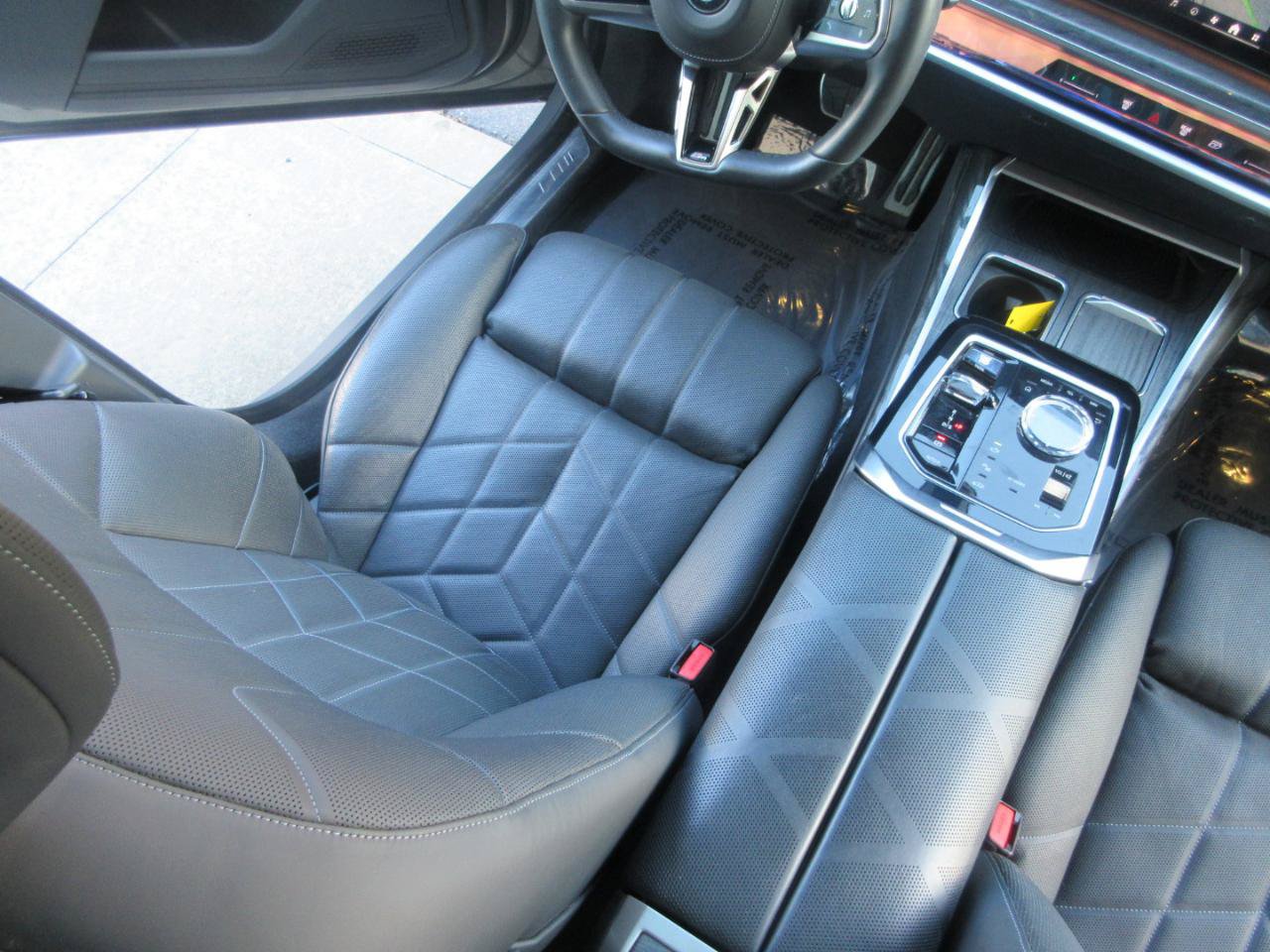 Used 2023 BMW 760i xDrive AWD/4WD image 19