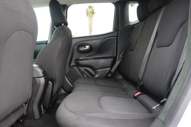 Used 2023 Jeep Renegade Latitude image 13
