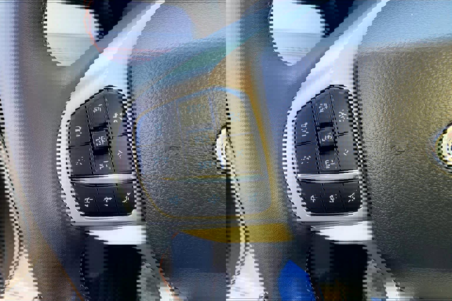 Used 2025 Ford Explorer Active w/ Active Comfort Package image 22