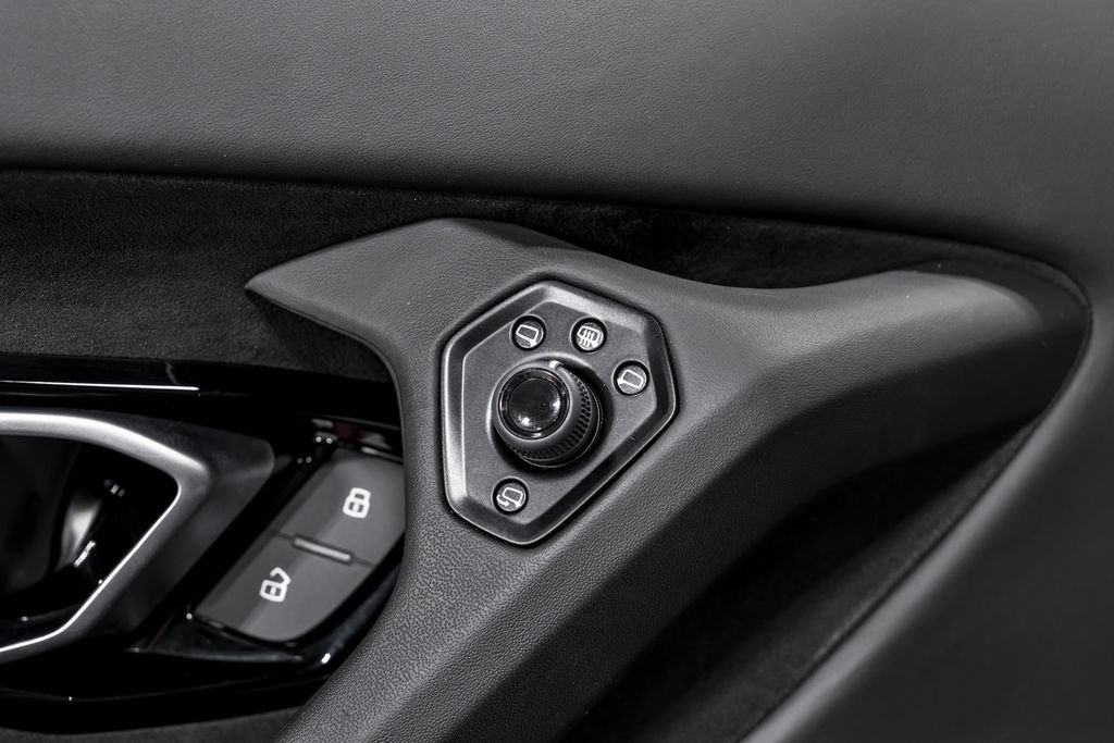 Used 2021 Lamborghini Huracan EVO RWD image 10