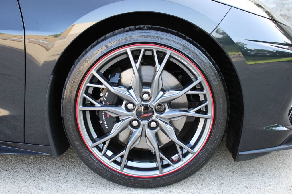 Used 2024 Chevrolet Corvette Stingray Premium Conv w/ Z51 Performance Package RWD image 32