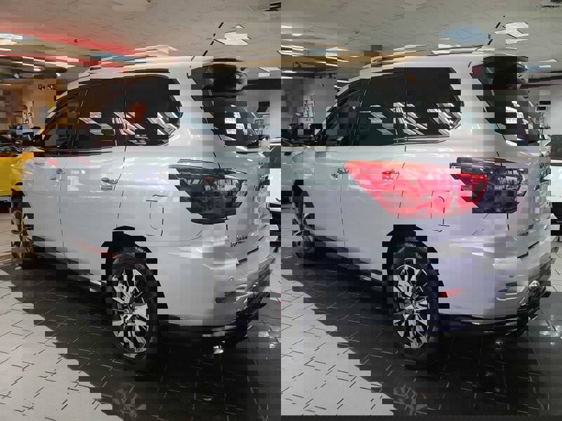 Used 2017 Nissan Pathfinder SV image 7