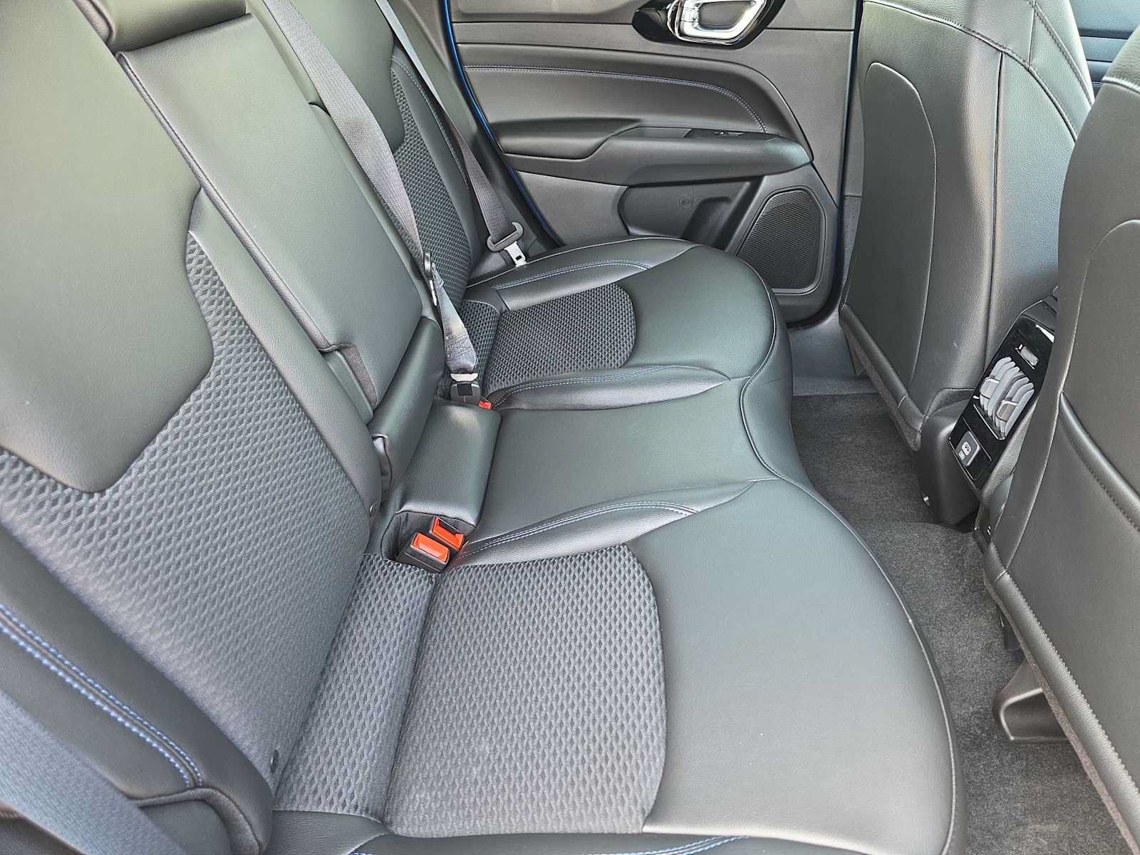 New 2026 Jeep Compass Latitude AWD/4WD image 18
