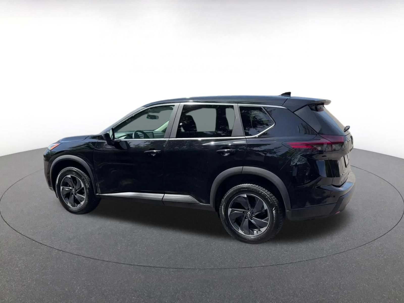 Used 2025 Nissan Rogue SV AWD/4WD image 8