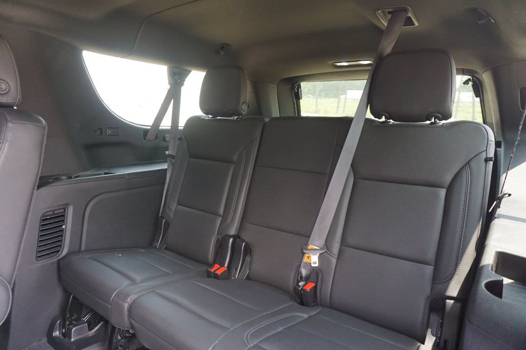 Used 2022 Chevrolet Suburban LT w/ Luxury Package RWD image 14