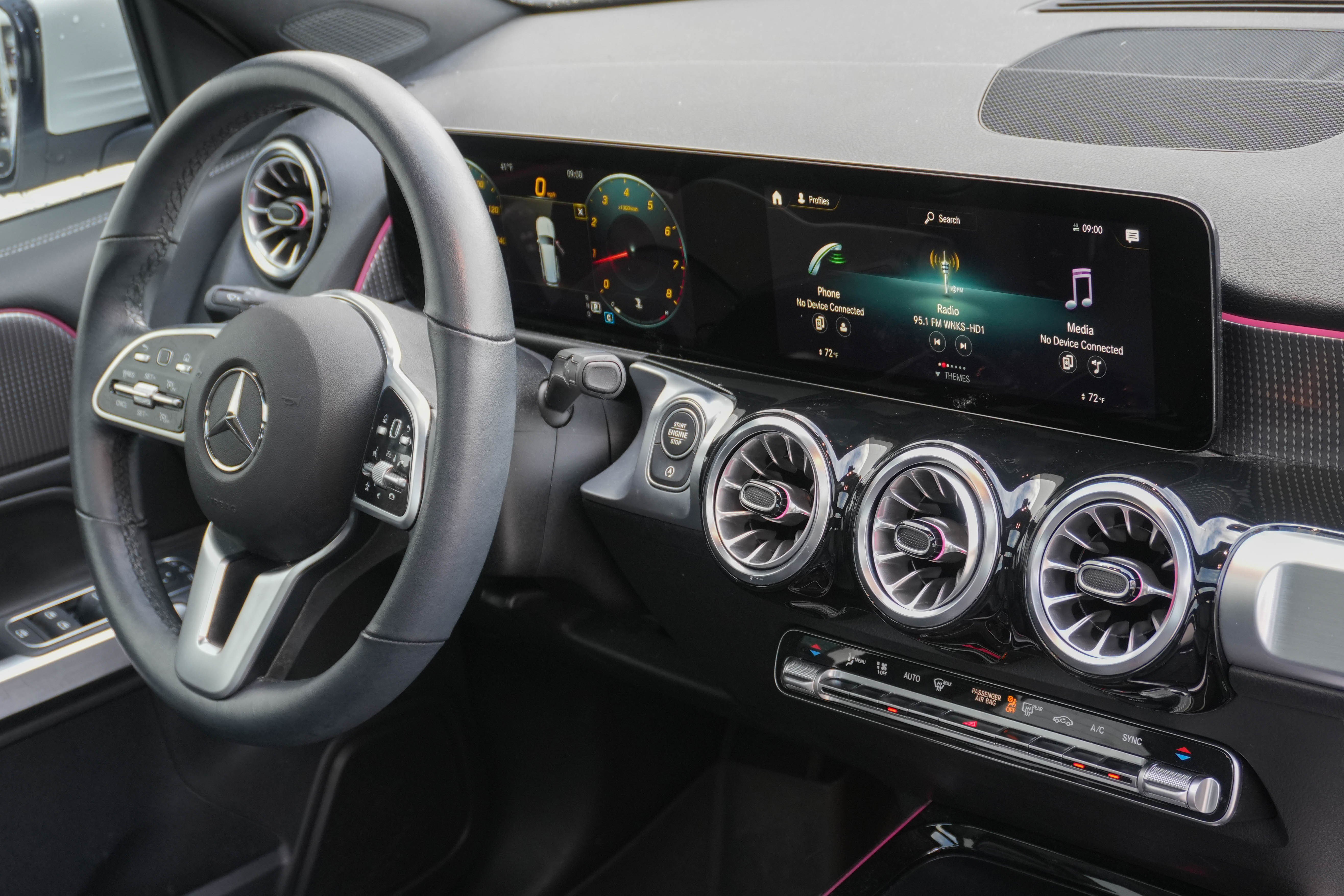 Used 2022 Mercedes-Benz GLB 250 4MATIC image 11