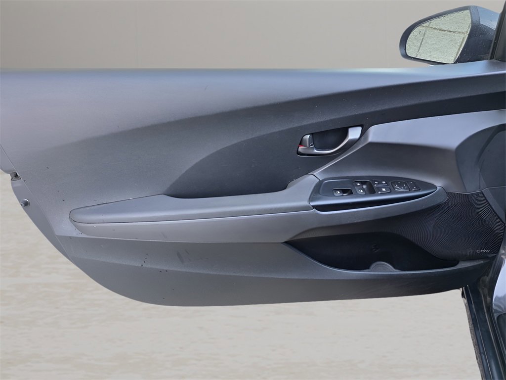 Used 2019 Hyundai Veloster 2.0 Premium image 16