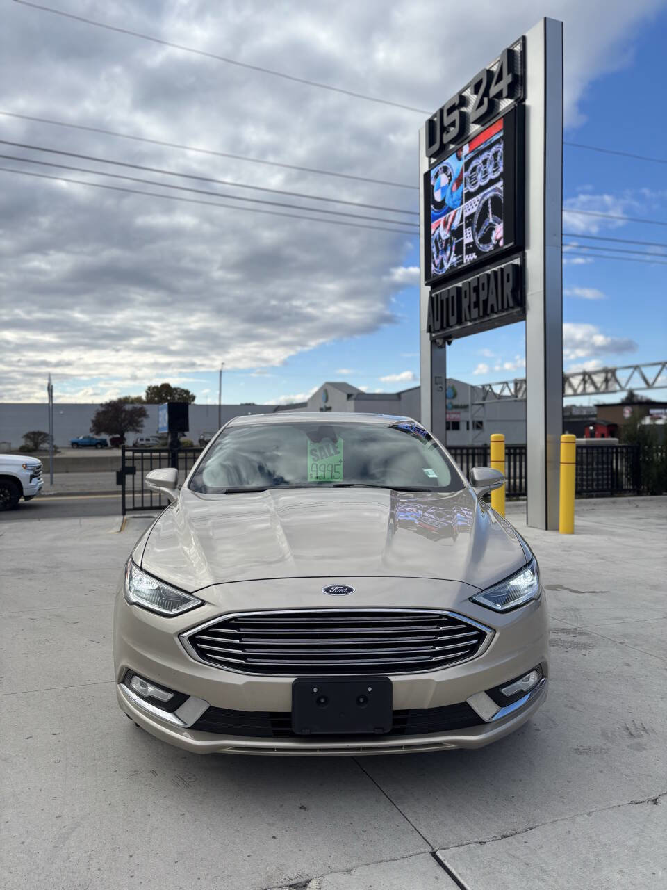 Used 2017 Ford Fusion SE w/ Fusion SE Technology Package image 7