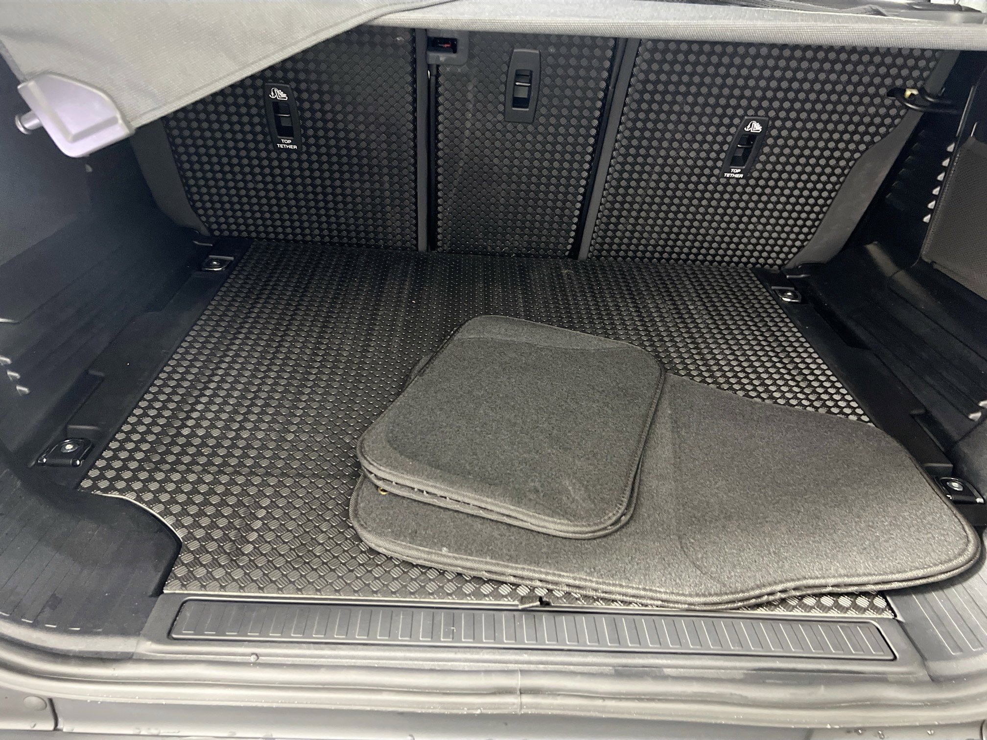 Used 2024 Land Rover Defender 110 X-Dynamic SE image 28