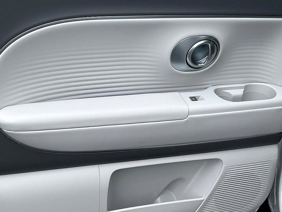 New 2026 Hyundai Ioniq 9 SEL image 8