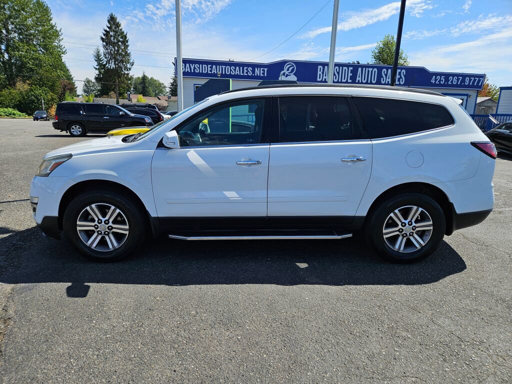 Used 2017 Chevrolet Traverse LT FWD image 2