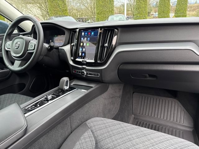 Used 2022 Volvo XC60 B5 Momentum image 28