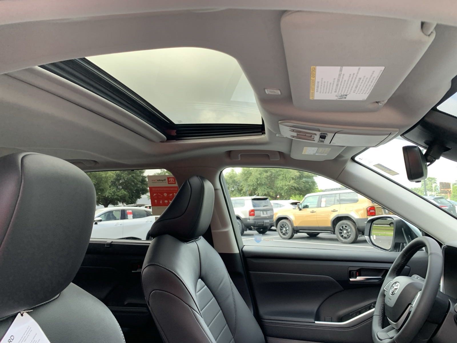 New 2024 Toyota Highlander XLE FWD image 39