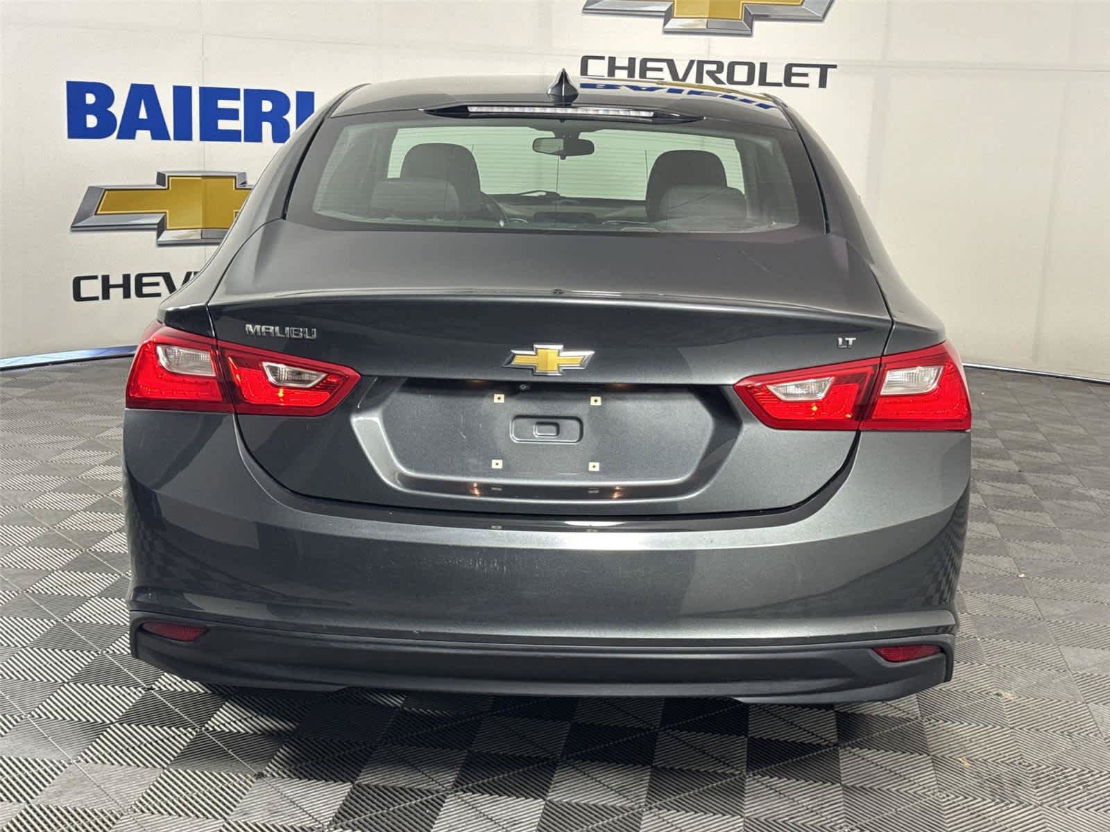 Used 2016 Chevrolet Malibu LT FWD image 4