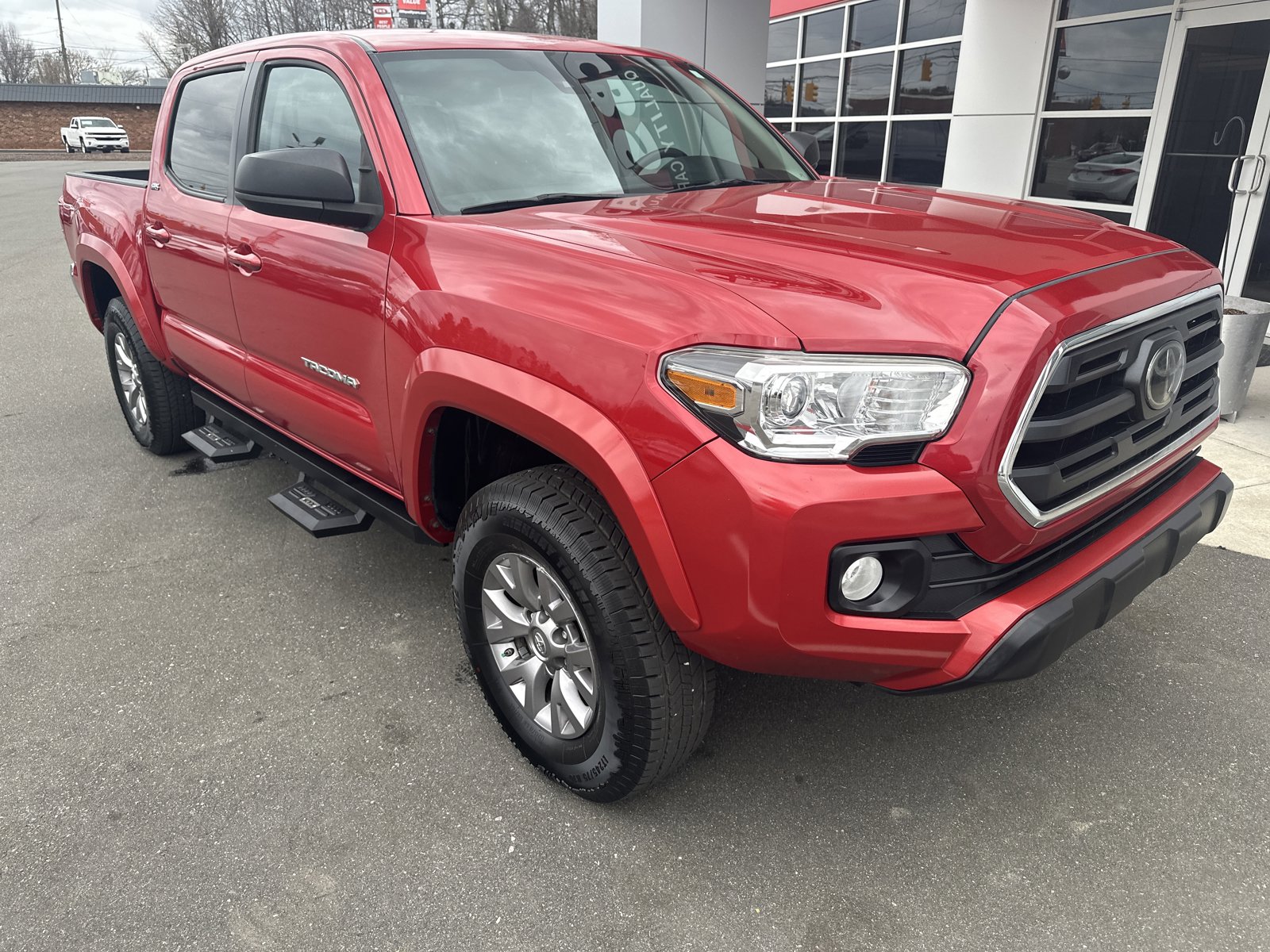 Used 2019 Toyota Tacoma SR5 image 2
