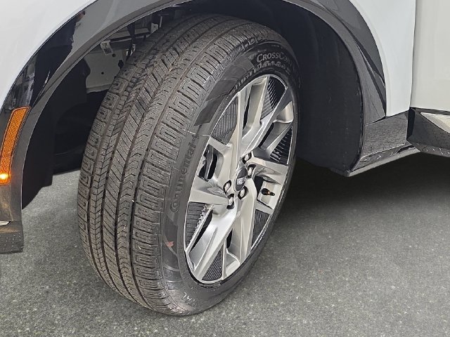 New 2027 Cadillac Optiq Luxury w/ LPO, Floor Liner Package AWD/4WD image 29